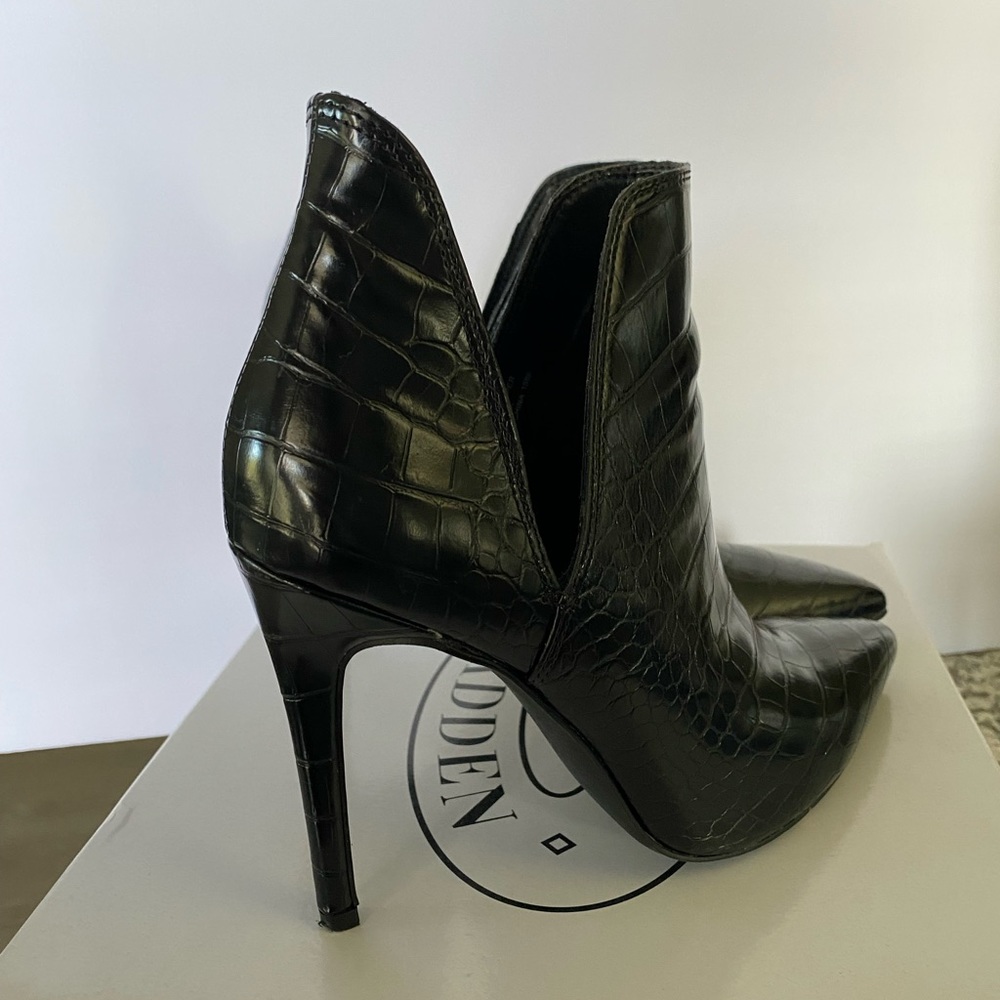 Steve Madden Black Croc Booties size 7.5